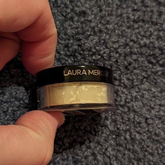 Translucent Setting Powder - Picture 7 of 9